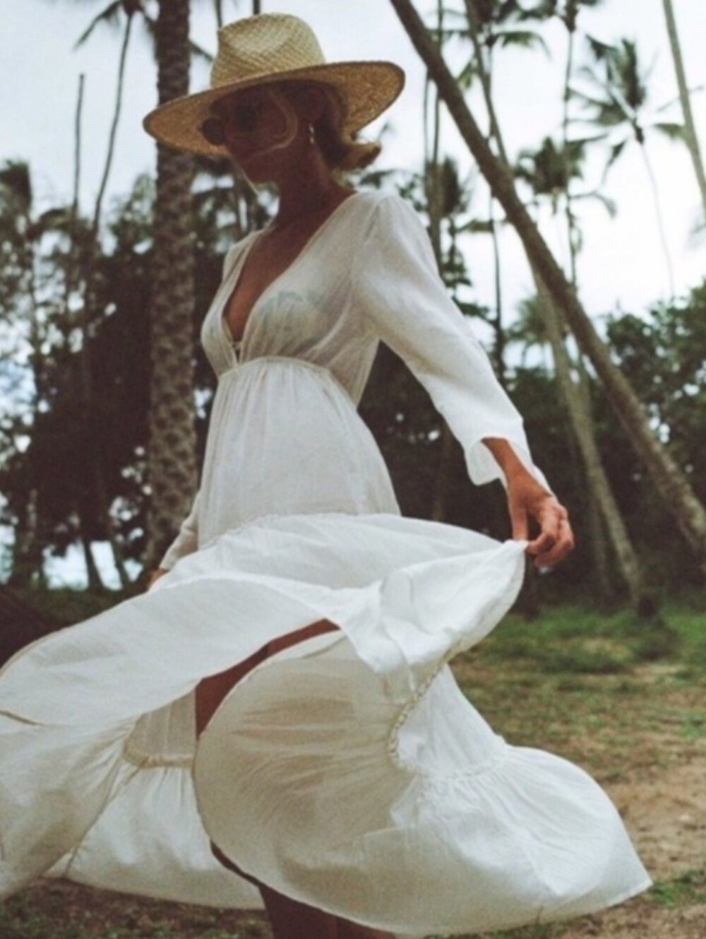 Women’s White Tiered V-Neck Long Sleeve Dress